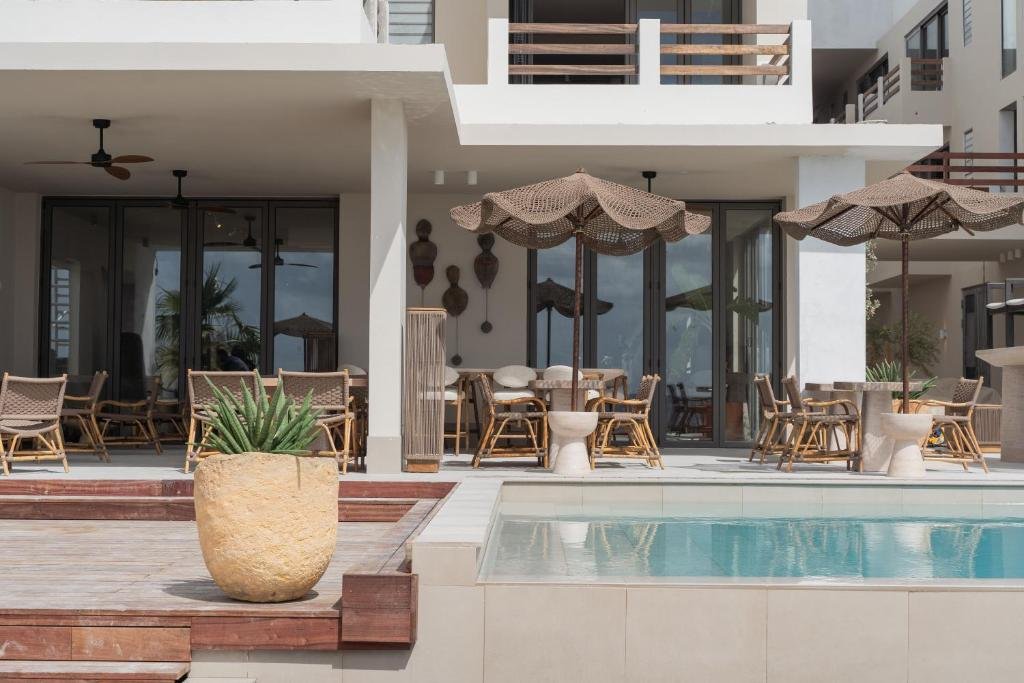 Hotels in Curacao Art Hotel