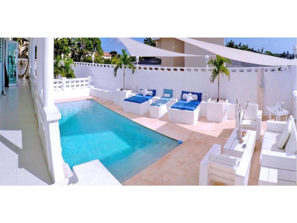 Curacao Waterside Apartments Dom Perignon