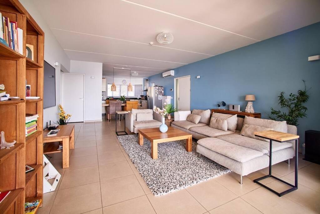 Blue Emerald Ocean's 8 Villa For Rent