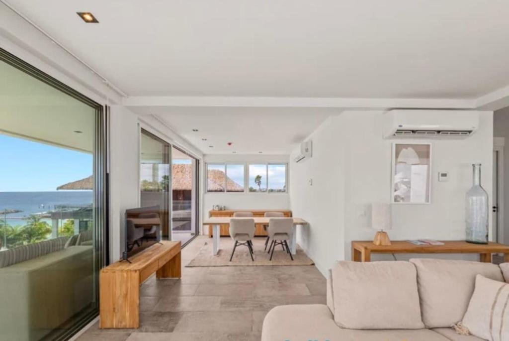 Luxury House In Mambo Beach